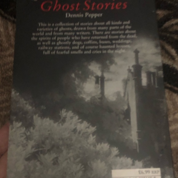 The Young Oxford Book of Ghost Stories paperback, good shape - Picture 2 of 10